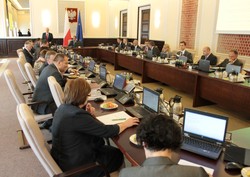 Rząd reformuje: będziesz żyć bez etatu i emerytury