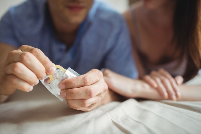 Óvszerhasználat mellett is elkaphatom a HPV-t? Itt a szakorvos válasza