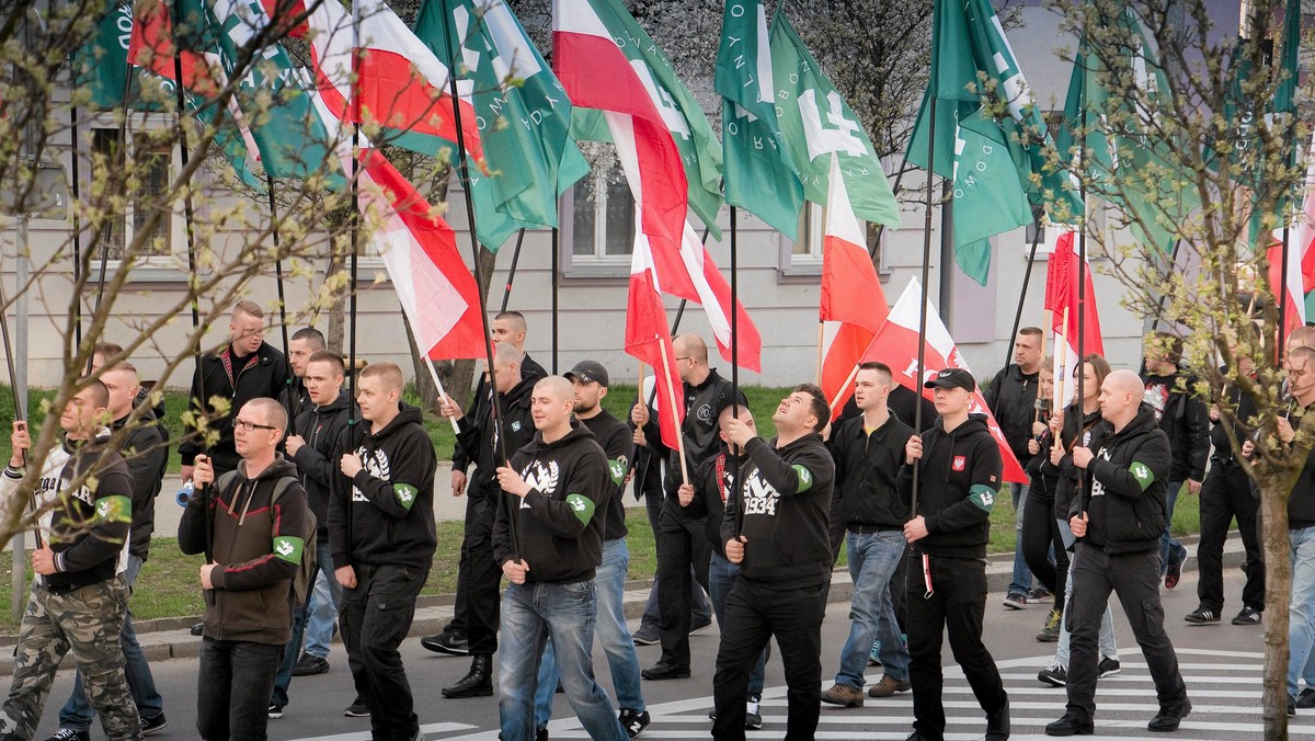 Prokuratura Okręgowa w Białymstoku przejęła śledztwo w sprawie obchodów 82. rocznicy powstania ONR, zorganizowanych w mieście w kwietniu. Uznała, że wymaga tego waga sprawy. Wciąż trwają przesłuchania świadków i zbierane są inne dowody; nikomu nie postawiono zarzutów.