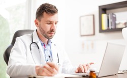 Szpitalne bramy przymknięte dla lekarzy z zagranicy. "Niektórzy zdają po kilkanaście razy"