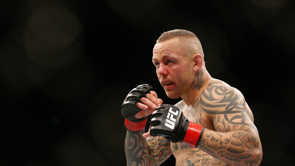 Ross Pearson, zawodnik mieszanych sztuk walki i mąż ring girl Kristie Pearson, należy do grona sportowców, którzy kochają tatuaże. Tym razem sportowiec postanowił upiększyć jedną ze swoich "dziar".