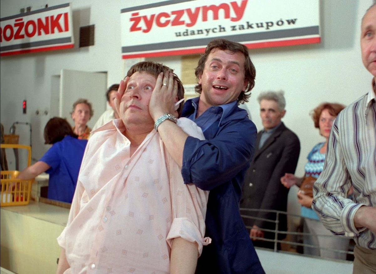 Telewizja pokaże kultową komedię Stanisława Barei. O której i gdzie oglądać?