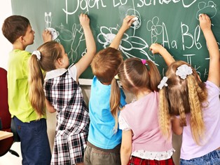 Koronawirus: zasiłki, zwolnienia, zamknięte szkoły. Oto najważniejsze pytania i odpowiedzi