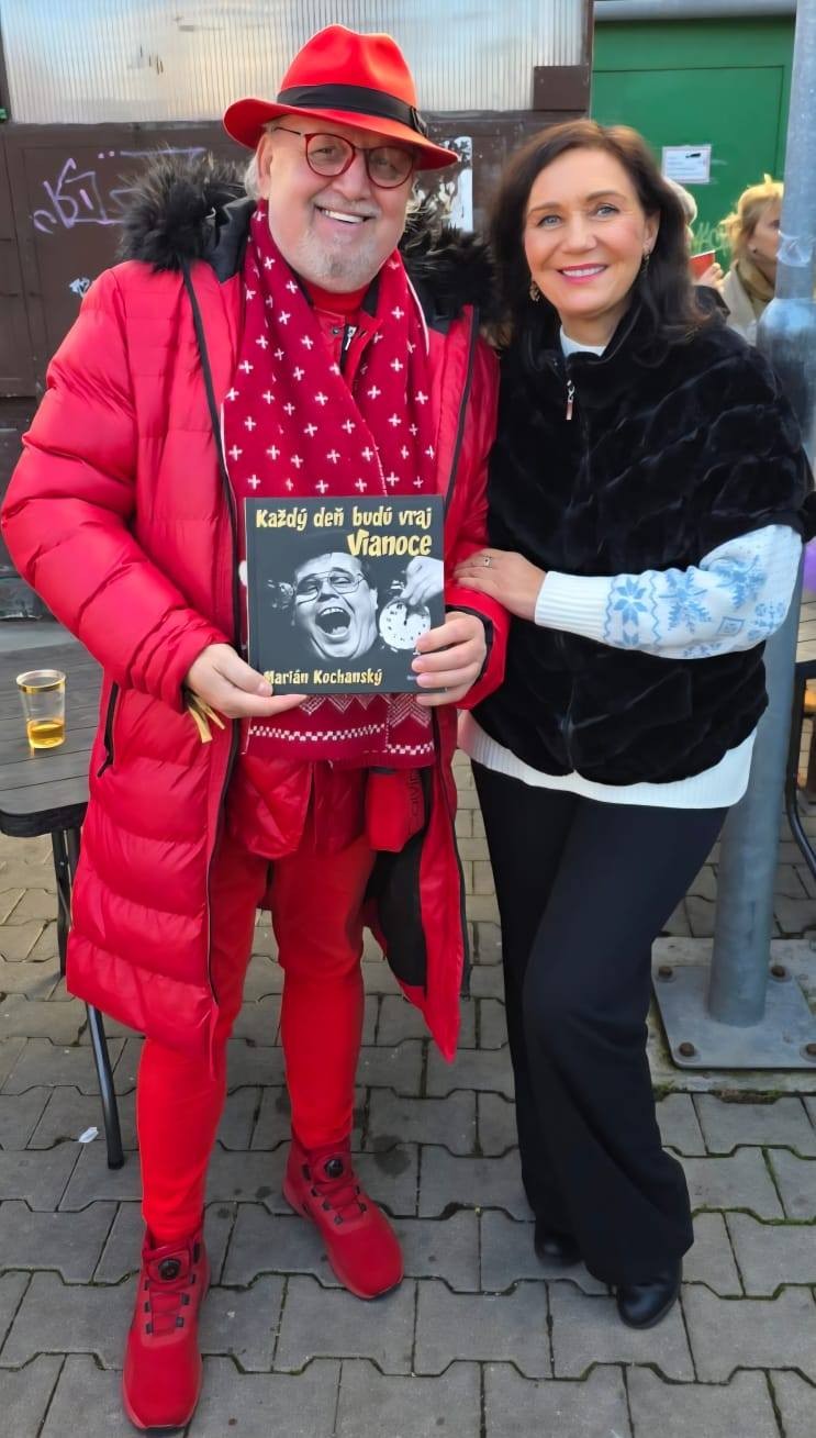 Krst na trhovisku Miletičova prilákal známe tváre.