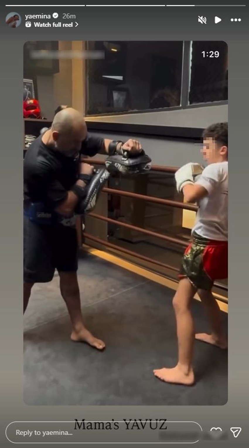 Emina Jahović, objava