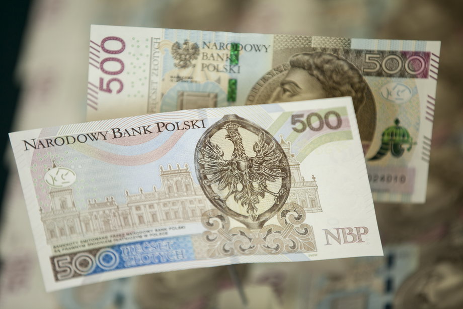 Obecnie w Polsce,  w powszechnym obiegu znajduje się ponad 1,77 mld sztuk banknotów. Wartość obiegu gotówkowego w Polsce wynosi obecnie ponad 170 miliardów złotych – 16 procent więcej niż rok temu.