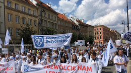 Młodzi lekarze protestują na ulicach Warszawy