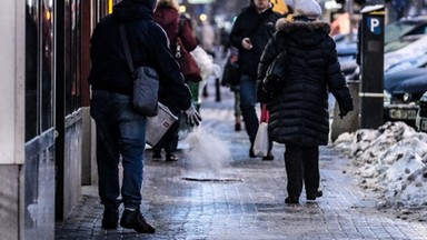 Gołoledź w Warszawie. Brakuje karetek, SOR-y pełne pacjentów