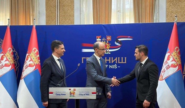 premijer Macut na otvaranju Kancelarije za komunikaciju gradjana sa Vladom u Nišu