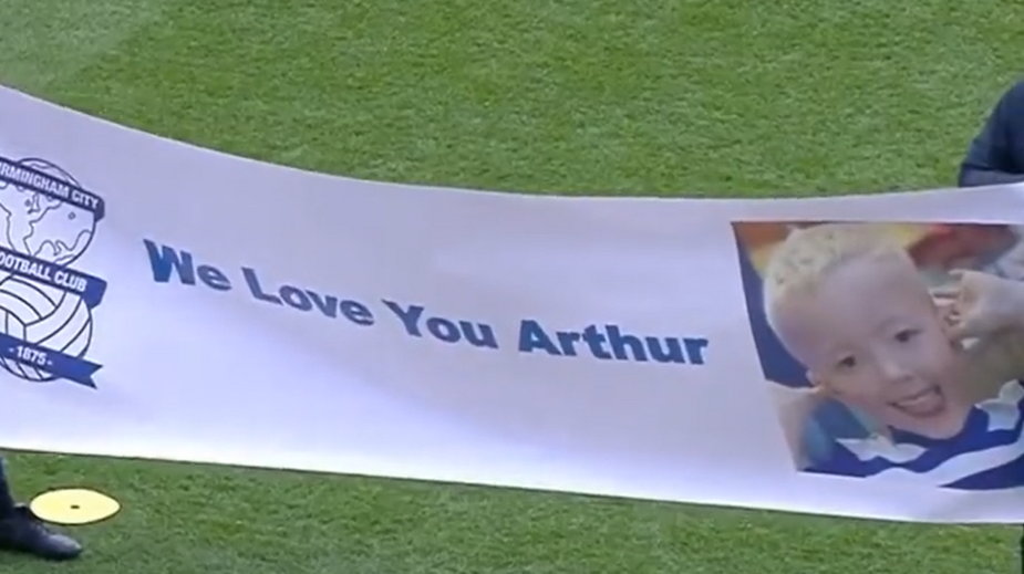 Piękny gest w Premier League. Piłkarze oddali hołd tragicznie zmarłemu dziecku [WIDEO]