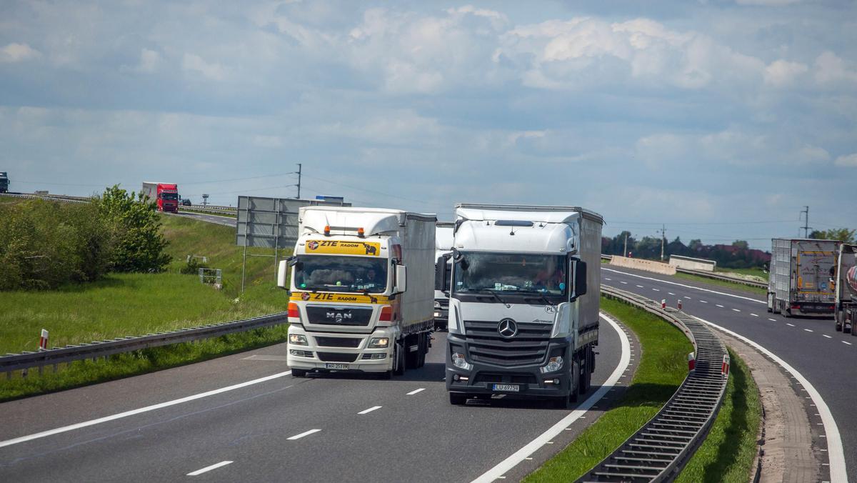 ciężąrówka autostrada droga