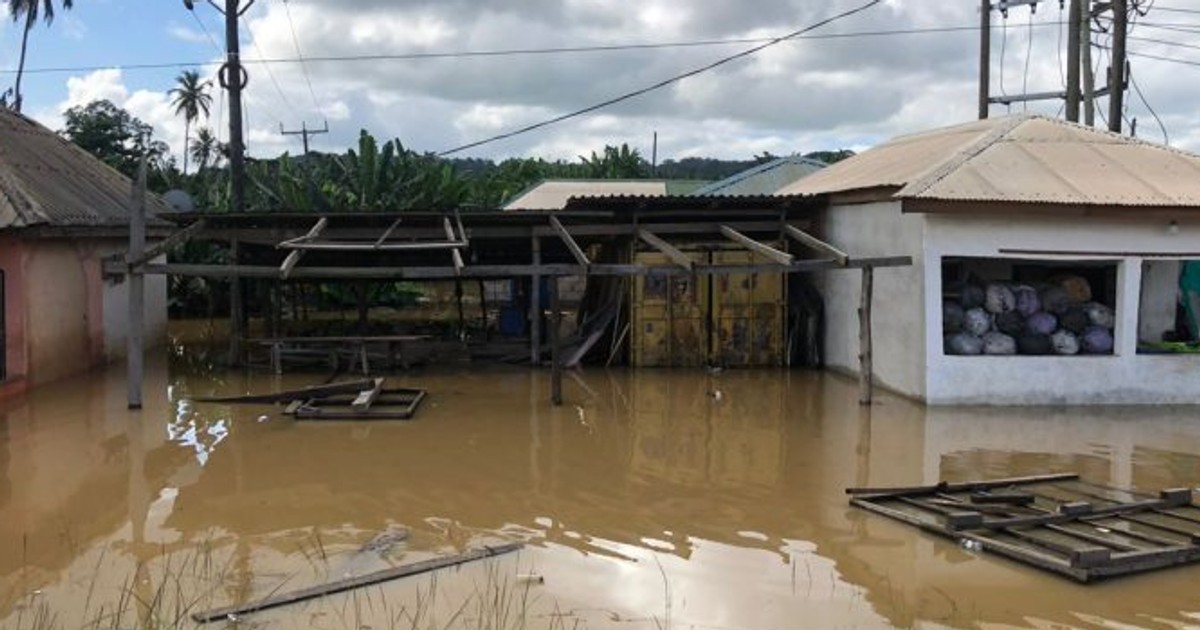 Residents cry due to flooding at Tarkwa Nsuaem - Vimarsana News