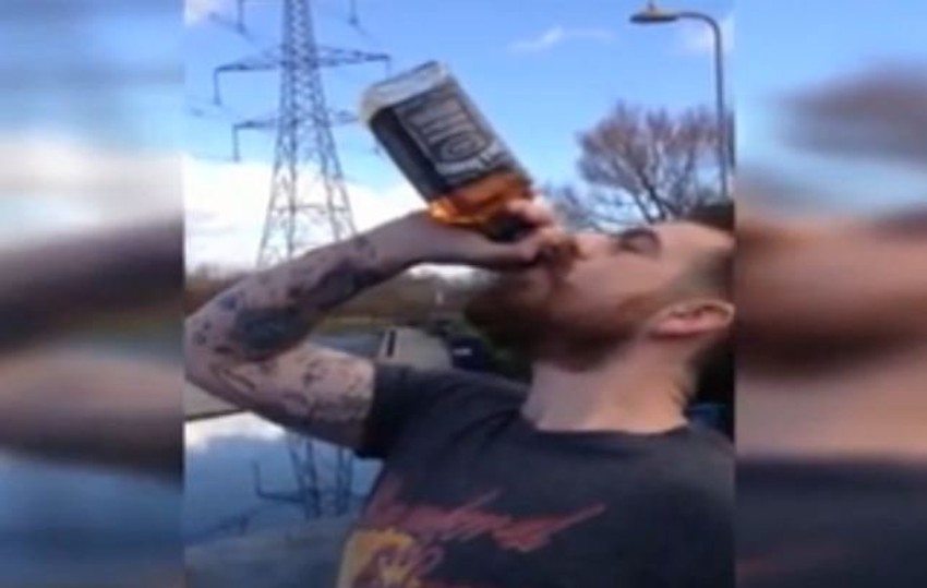 Vil ispija celu flašu viskija