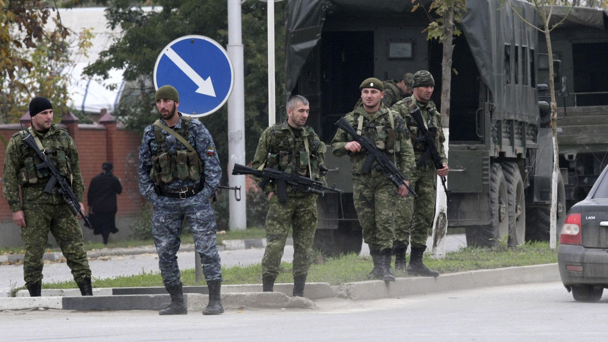 Atak rebeliantów na parlament w Groznym pokazuje, że Moskwa nie jest w stanie zaprowadzić pokoju w regionie Kaukazu - pisze agencja AFP. Od ogłoszenia przez Rosję zakończenia drugiej wojny czeczeńskiej minęło osiem lat.