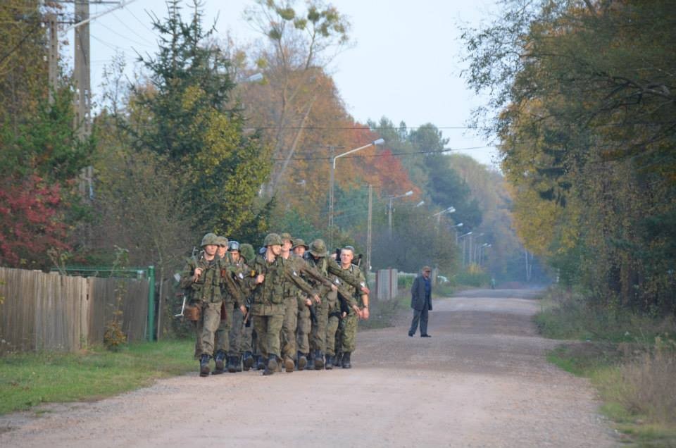 Ćwiczenia paramilitarne w Laskach i Anielinie