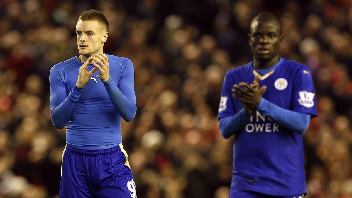 Szkoleniowcy reprezentacji Anglii i Francji docenili znakomitą postawę Leicester City w rozgrywkach Premier League. Na zbliżające się mecze towarzyskie Roy Hodgson powołał Jamiego Vardy'ego i Danny'ego Drinkwatera, a Didier Deschamps znalazł w kadrze miejsce dla N'Golo Kantego.