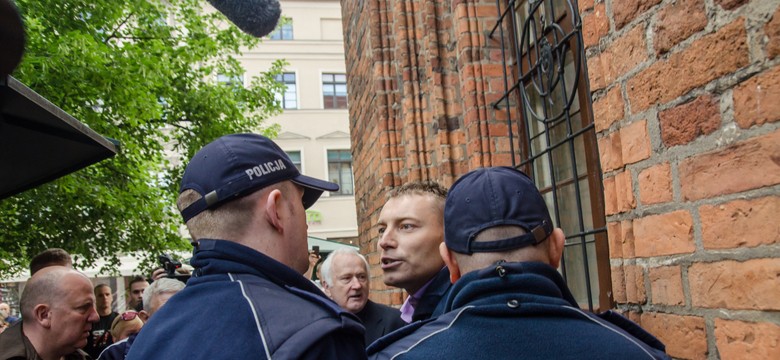 Fundacja Pro: Mężczyzna, który zakłócił spokój w Toruniu pobrał wcześniej ulotki