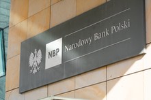 Prezes NBP jednak nie stanie przed Trybunałem Stanu? Bloomberg: polski rząd po cichu rezygnuje z planów