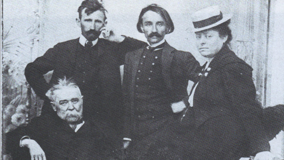 Borivoje Stevanović, Kosta Miličević i Nadežda Petrović sa učiteljem Đorđem Krstićem, 1907. 