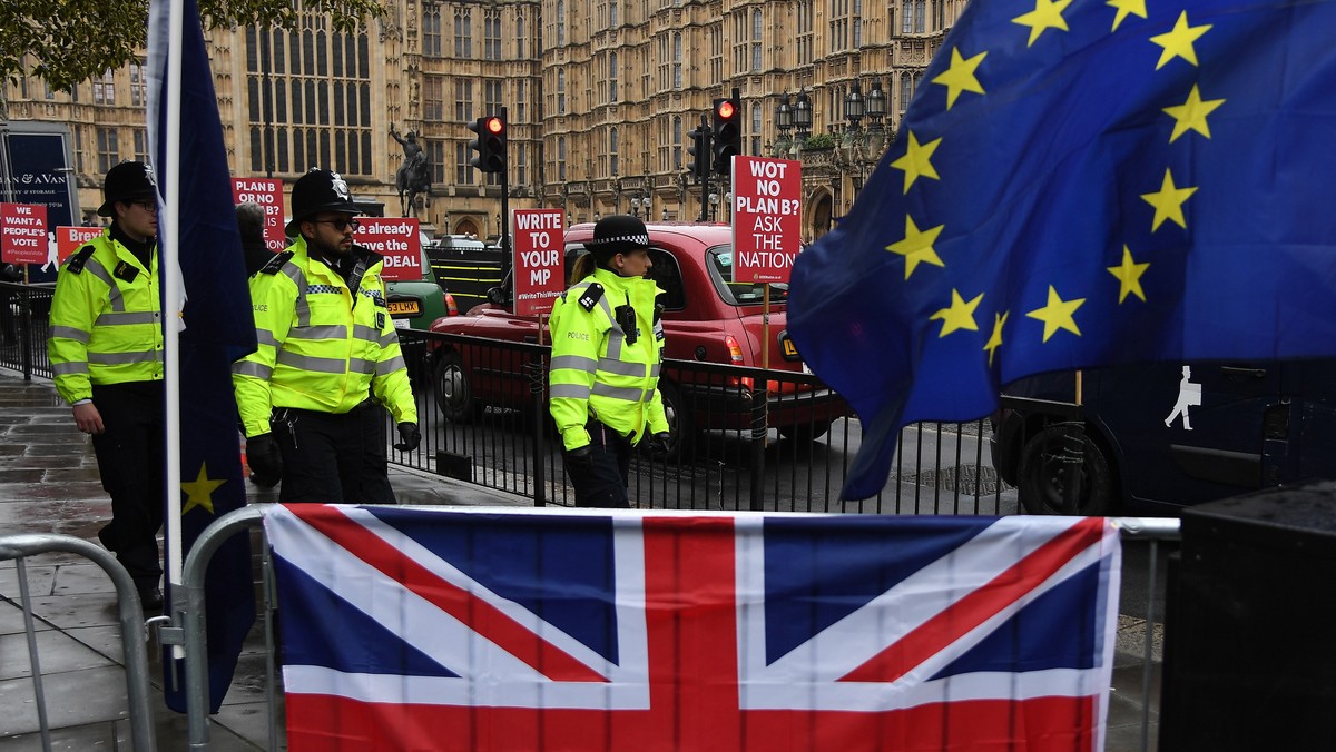 Policja w Nottingham bada sprawę ulotki wysłanej do polskiej gazety wydawanej w tym mieście. Znajdowały się na niej napisy: "Brexit znaczy brexit" oraz "Po prostu wyjeźdźcie z Anglii". Sprawę bada lokalna policja - informuje "Nottingham Post".