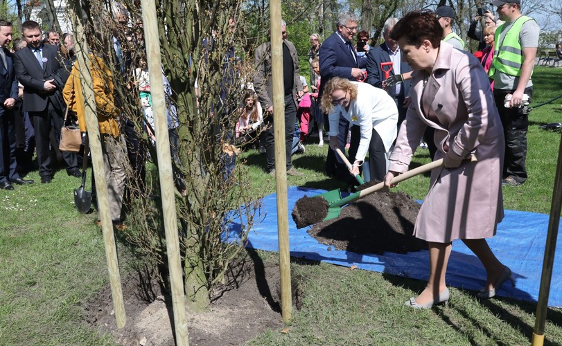 Prezydent Warszawy w parku Tadeusza Mazowieckiego