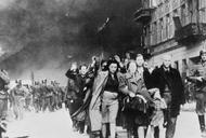 Deportacja ostatnich mieszkańców z płonącego getta, Warszawa, kwiecień 1943 r