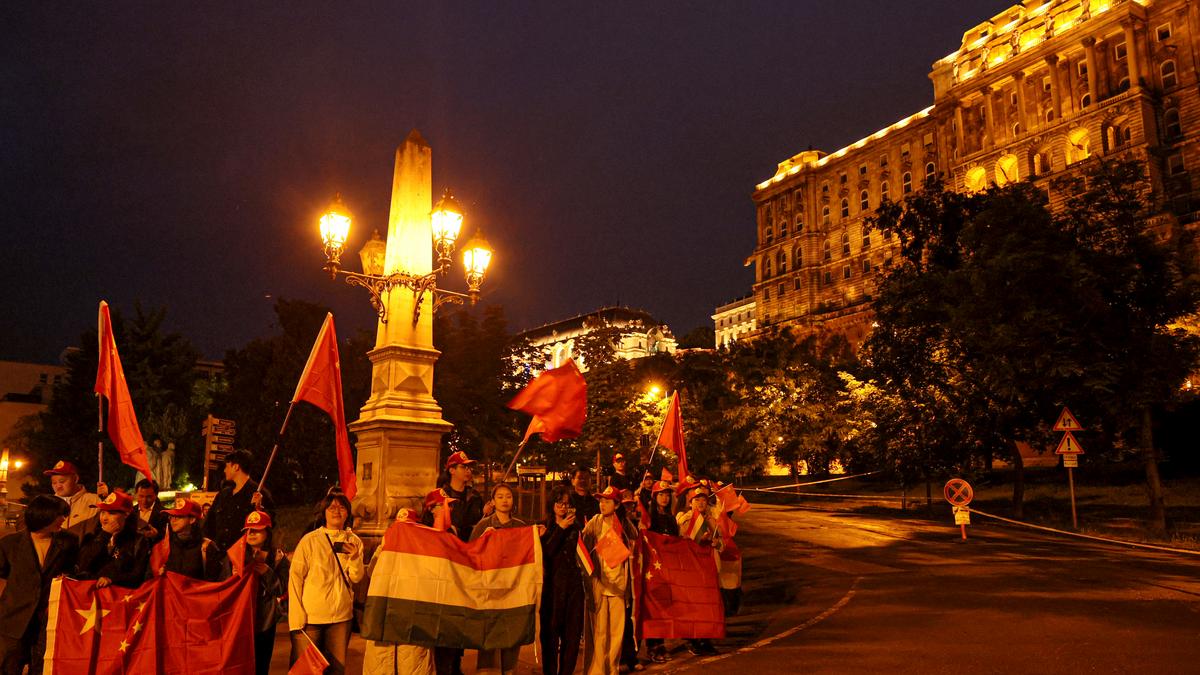 Landolt a kínai elnök gépe Budapesten - így várják a hívei - fotók
