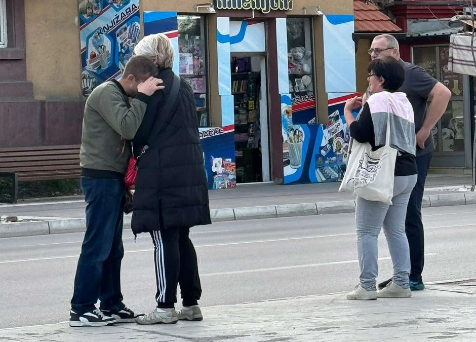 Baka i deka Danke Ilić došli na mesto gde građani odaju počast njihovoj unuci