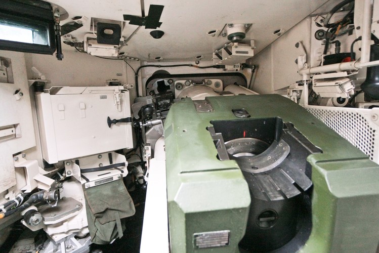 Leopard 2A5 dostarczony do 34. Brygady Kawalerii Pancernej z Żagania. Widok wnętrza.<BR><BR>Fot. (lm/jkm) PAP/Lech Muszyński