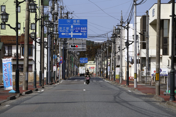 Opuszczona ulica w Namie, Prefektura Fukushima. 9.03.2021