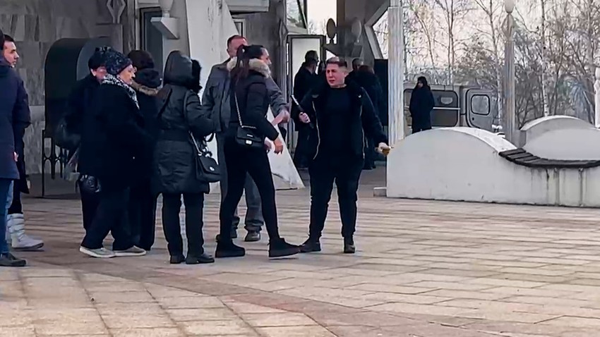 Jovana Tomić Matora na sahrani majke