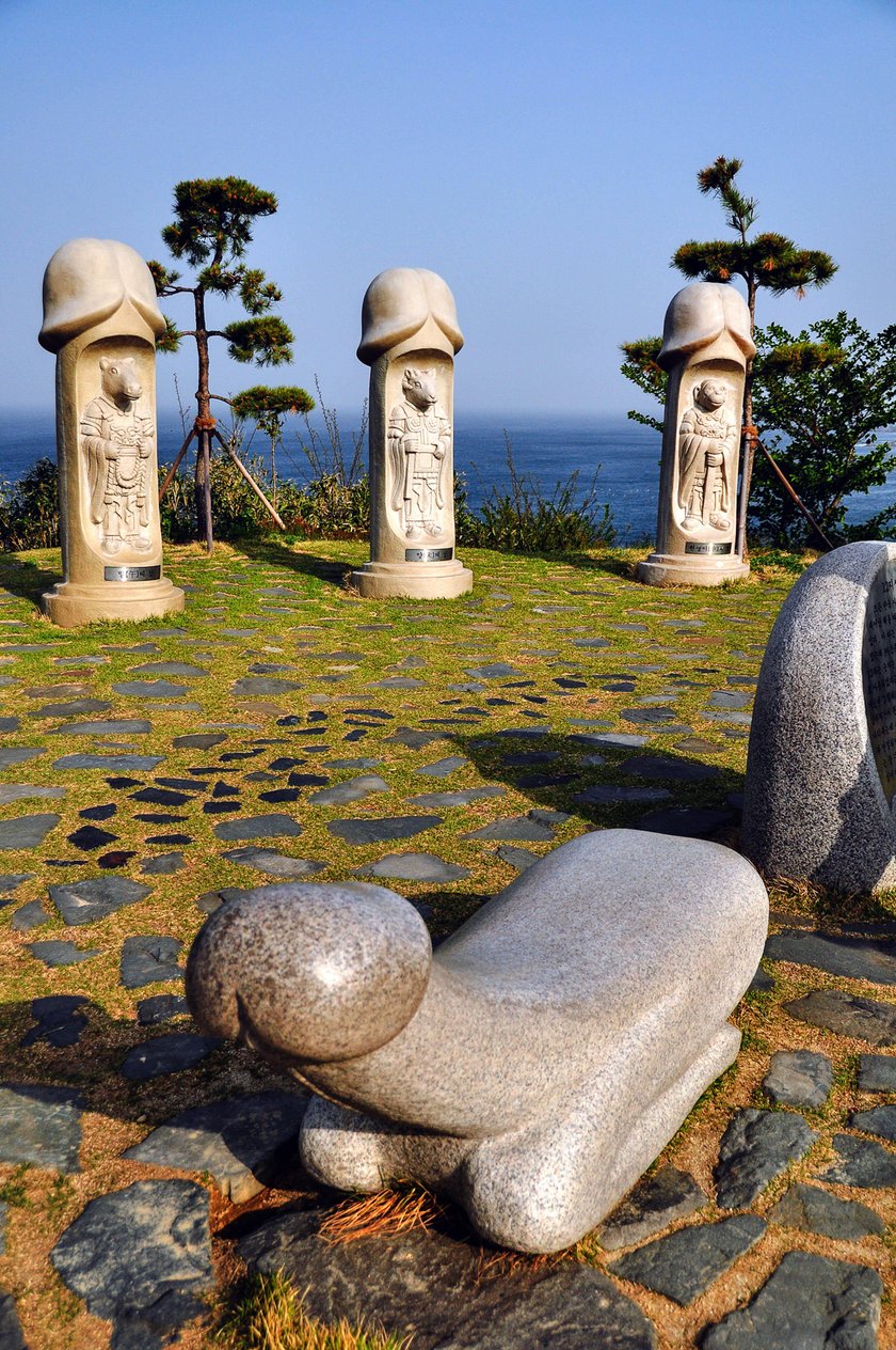 Sinnim, Korea. Park penisów przyciąga tłumy