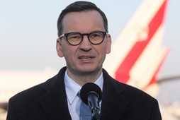 Premier Mateusz Morawiecki podczas wypowiedzi dla mediów