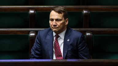 Emocje w Sejmie. Poseł PiS uderza w Sikorskiego. "Drogi Siergieju" [RELACJA NA ŻYWO]