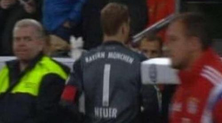 Pisi szünetet tartott a Bayern kapusa Manuel Neuer