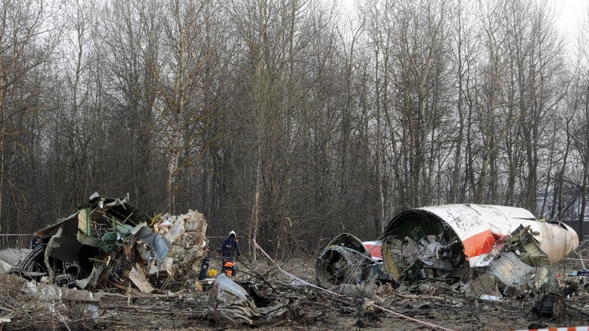 3,5 roku po katastrofie samolotu Tu-154M polscy biegli 11. raz jadą do Smoleńska badać wrak - poinformowała "Gazeta Polska Codziennie". Tym razem pod lupę ekspertów pójdą fotele z prezydenckiego samolotu. Chodzi o zbadanie, czy na fotelach znajdują się ślady materiałów wybuchowych.