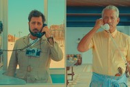 Jason Schwartzman i Tom Hanks w filmie „Asteroid City