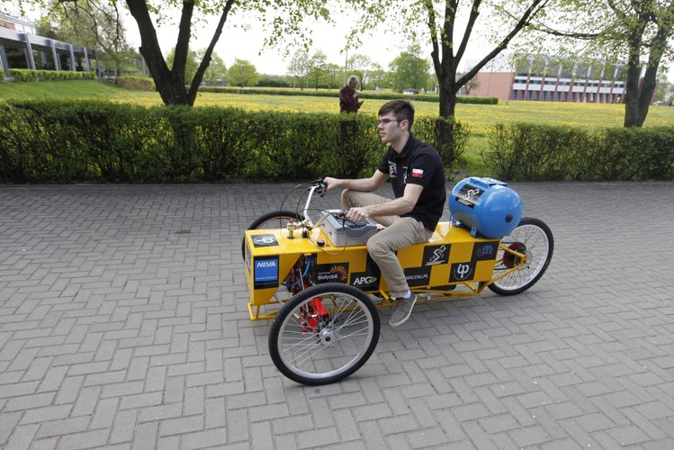 Międzynarodowe Zawody Aventics-Pneumobil mają na celu promowanie alternatywnych źródeł energii.<br><br>fot. (ar/mr) PAP/Artur Reszko