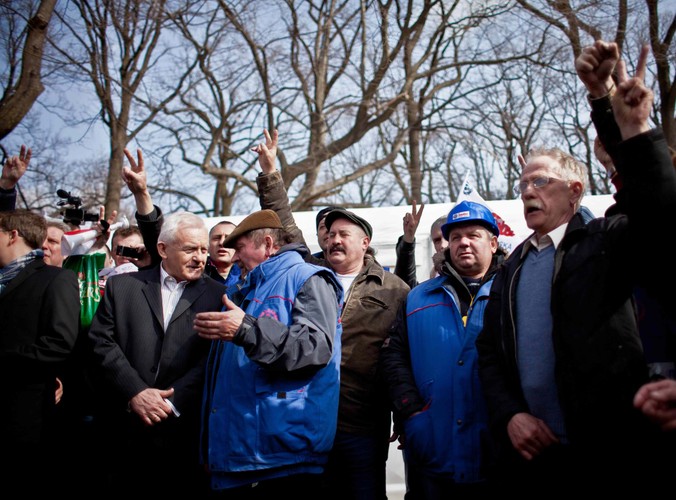 Miasteczko namiotowe 'Solidarności' przed kancelarią premiera