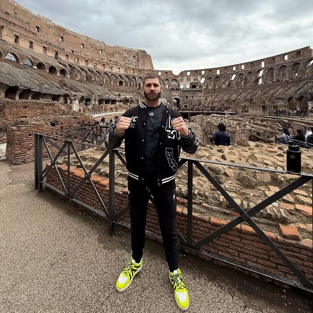 Český profesionálny zápasník MMA Jiří Procházka. 