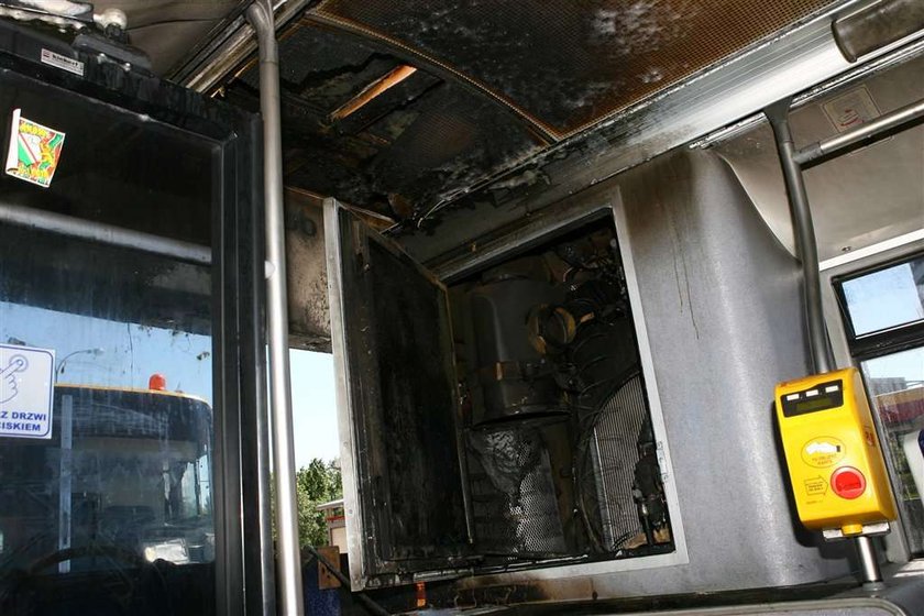 Autobus stanął w płomieniach. FOTO