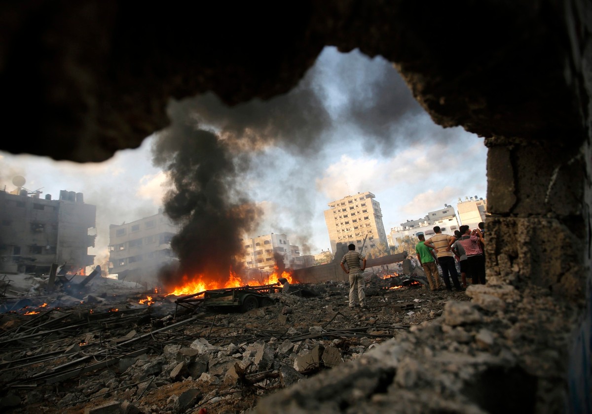 Skutki izraelskiego bombardowania miasta Al Tufah we wschodniej części Strefy Gazy