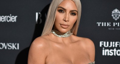Kim Kardashian testét CSAK glitter borítja! Semmi más...