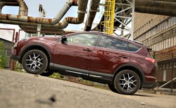 Toyota RAV4 hybrid 4×4 prestige. Co potrafi japońska hybryda? TEST