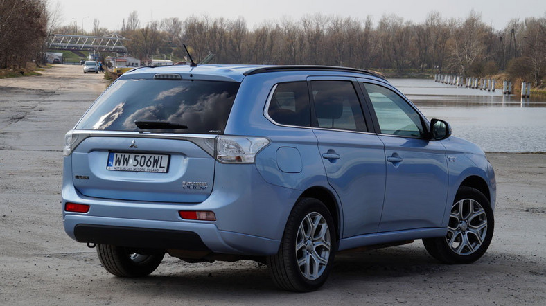 Wygodny SUV pod napięciem - Mitsubishi Outlander PHEV