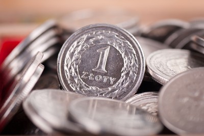 Złoty opanował spadki, ale sytuacja jest napięta