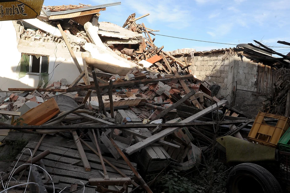 Od razornog zemljotresa jačine 5,4 stepena po Rihteru u Kraljevu 2010. stradalo je dvoje ljudi, dok je oko 200 osoba bilo povređeno