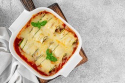 Parmigiana z cukinii. Pyszne danie na letnią kolację