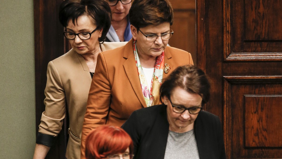 Beata Kempa, Elżbieta Witek,Beata Szydło, Anna Zalewska i Elżbieta Rafalska