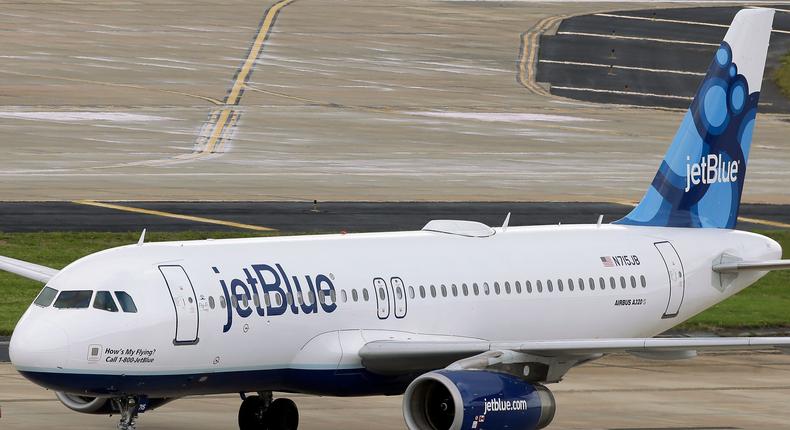 A JetBlue Airbus A320.